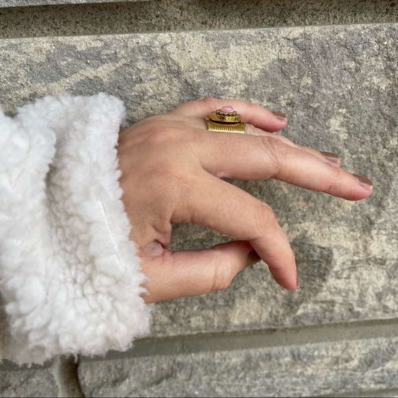 Gold Ring - Picture 4 of 6